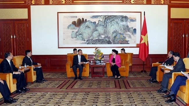 NA Chairwoman Nguyen Thi Kim Ngan meets with executives of some Chinese businesses in Beijing on July 10 as part of her ongoing official visit to China. (Photo: VNA)