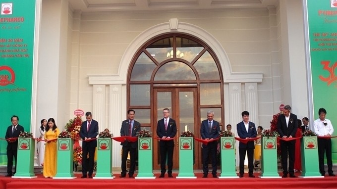 Delegates cut the ribbon to inaugurate the Hoang Van Thu Pharmaceutical Factory on July 12.