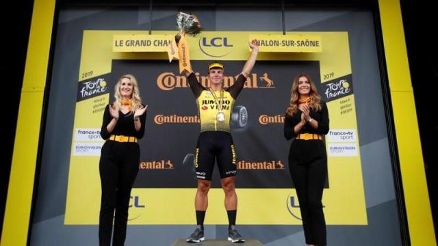 Team Jumbo-Visma rider Dylan Groenewegen of the Netherlands celebrates winning the stage on the podium - Tour de France - The 230-km Stage 7 from Belfort to Chalon-sur-Saone - July 12, 2019. (Photo: Reuters)