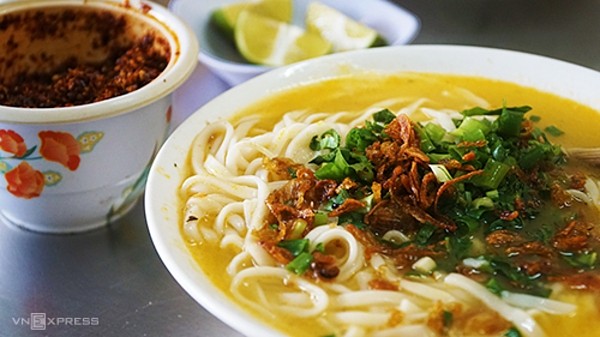 Porridge noodles is a must try dish for tourists who visit Nghe An.(Photo: VnExpress)