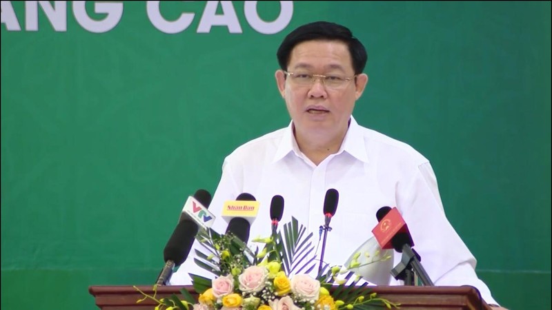 Deputy Prime Minister Vuong Dinh Hue speaking at the conference. (Photo: VGP)