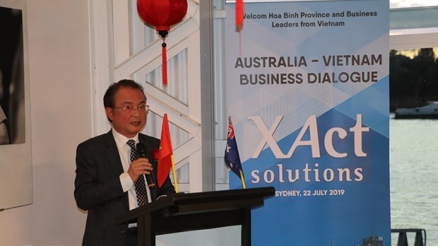 Vietnamese Ambassador Ngo Huong Nam speaking at the dialogue. (Photo: VNA)