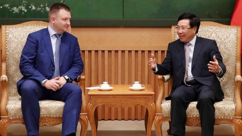 Deputy PM Pham Binh Minh and Head of the Russian Federal Agency for Youth Affairs Alexander Bugayev (Photo: VNA)