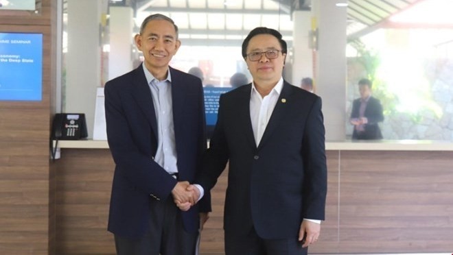 Chairman of the CPV Central Committee’s Commission for External Relations Hoang Binh Quan (R) is leading a delegation of the Communist Party of Vietnam (CPV) to visit Singapore (Photo: VNA)