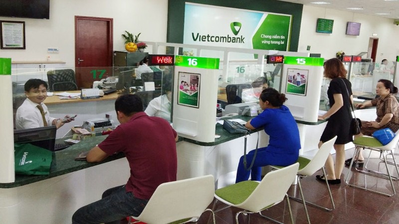 Vietcombank will trim lending rates by 0.5% per year for short-term loans in five prioritised sectors, high-tech agriculture, and start-ups. (Illustrative image)