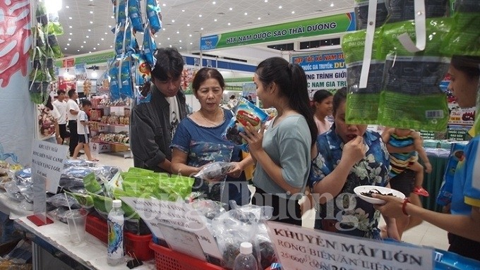 The EWEC trade and tourism fair in Da Nang attracts thousands of visitors.