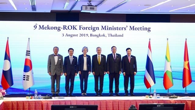 Foreign minister of the Mekong countries and the RoK pose for a photo at the meeting in Bangkok on August 3. (Photo: VNA)