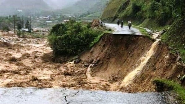 There is a very high risk of flash floods and landslides in the northern mountainous provinces.