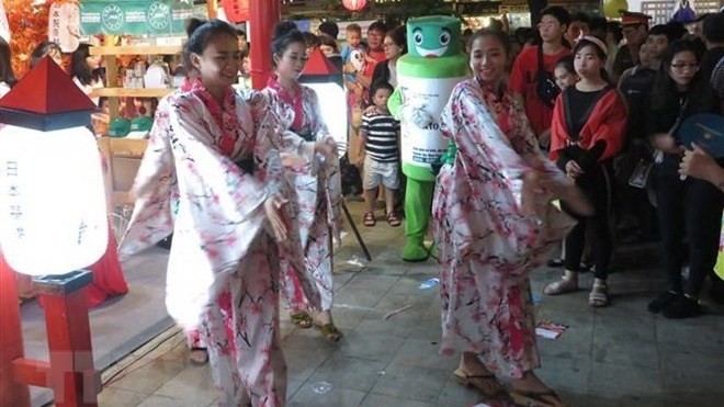 An art performance at the closing ceremony of the 4th Vietnam - Japan culture and trade exchange programme. (Photo: VNA) 