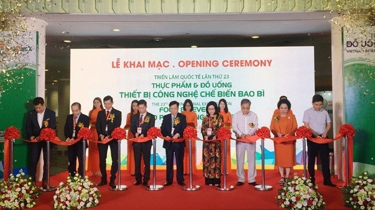 Delegates cut the ribbon to open the exhibitions