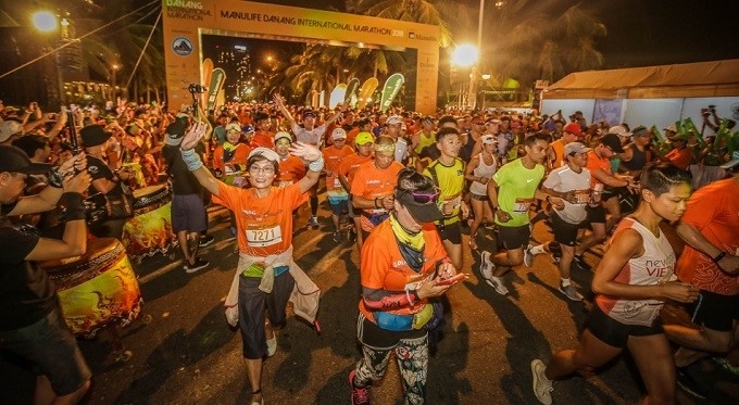The 2018 Da Nang International Marathon attracts thousands of participants.