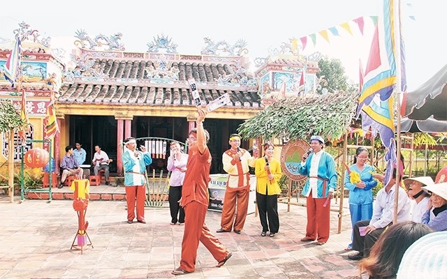 'Bai Choi' singing performed at a festival in Tuy Loan Village, Hoa Vang district, Da Nang city 