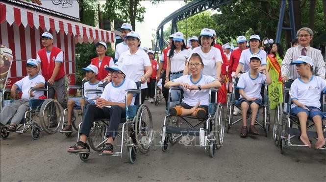 Over 5,000 people join charity walk for AO victims and disabled people in Ho Chi Minh City (Photo: VNA)