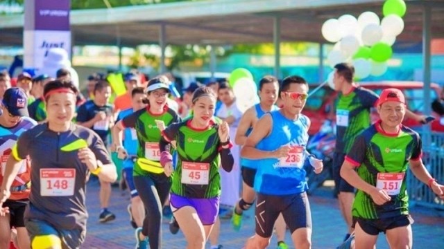 More than 5,000 runners compete in Hanoi Marathon - Heritage Race 2019