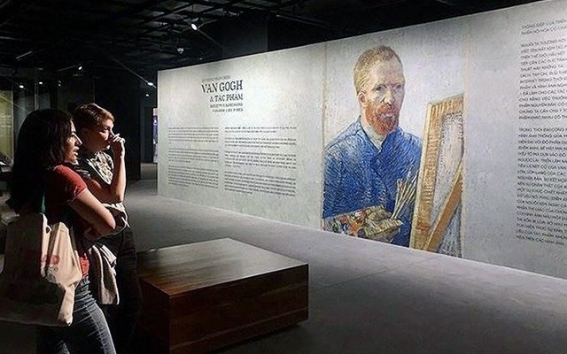 Visitors at the “Reflective Impressions: Van Gogh & his works” exhibition 