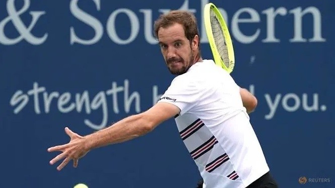 FILE PHOTO: Aug 12, 2019; Mason, OH, USA; Richard Gasquet (FRA) returns a shot against Andy Murray (UK) during the Western and Southern Open tennis tournament at Lindner Family Tennis Center. (PHOTO: Reuters/ Aaron Doster-USA TODAY Sports)