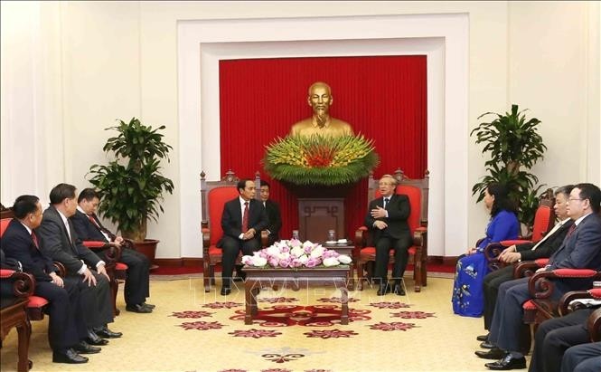 Politburo member Tran Quoc Vuong receives Deputy Prime Minister, Politburo member of the LPRP, head of the LPRP Central Committee’s Inspection Commission and President of the Government Inspection Authority Bounthong Chitmany. (Photo: VNA)
