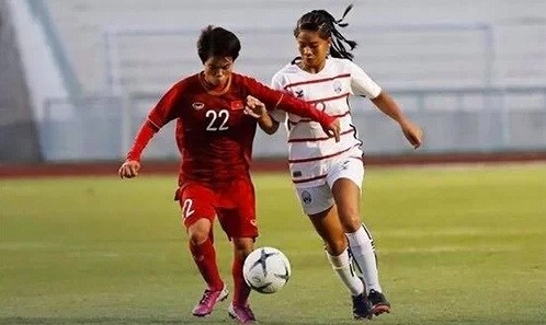 Vietnam (in red) play a dominant game against Cambodia. (Photo: VFF)