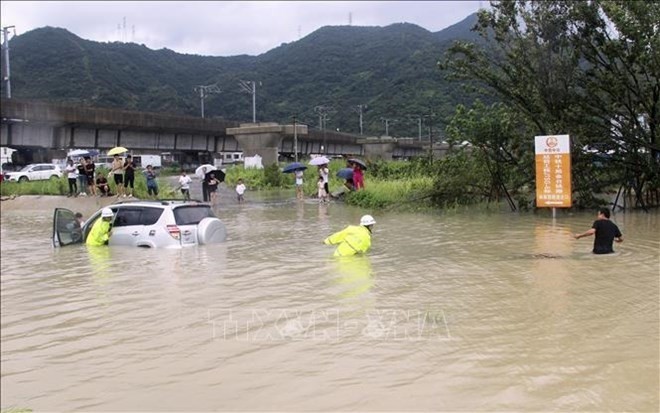 Some 12.88 million people in nine provincial-level regions of China had been affected by Typhoon Lekima as of 4 pm August 13. (Source: Xinhua/VNA)