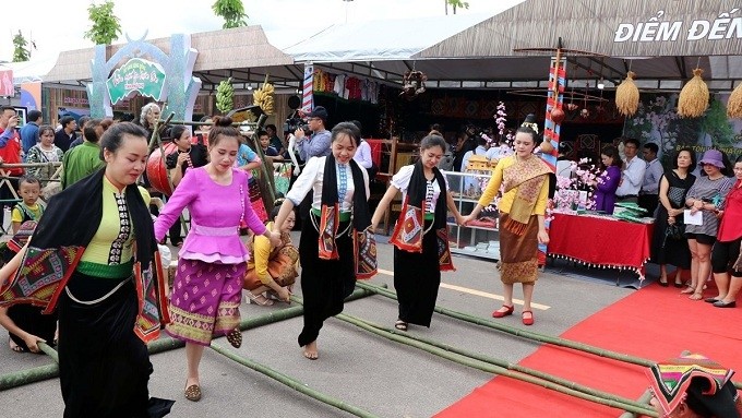 A dance performance by artisans from Son La province. (Photo: VNA)