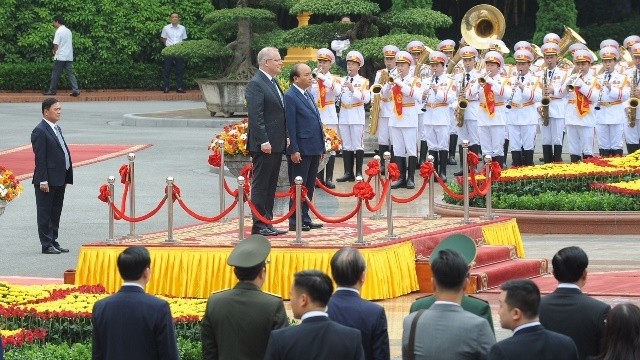 Vietnamese Prime Minister Nguyen Xuan Phuc (R) hosts an official welcome ceremony for his Australian counterpart Scott Morrison in Hanoi on August 23, 2019. (Photo: NDO/Tran Hai)