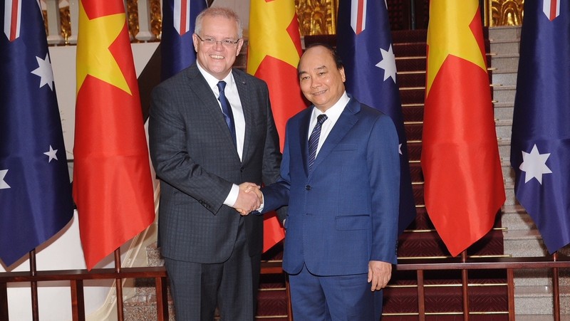PM Nguyen Xuan Phuc (R) receives Australian PM Scott Morrison in Hanoi on August 23. (Photo: Tran Hai)