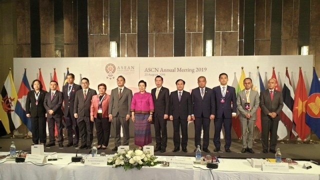 Delegates join a group photo at the ASEAN Smart Cities Network Annual Meeting 2019 in Bangkok, Thailand, from August 22-23. (Photo: baoxaydung.com.vn)