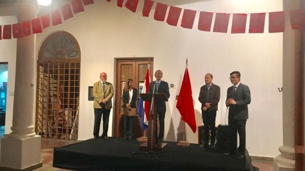 Vietnamese Ambassador Dang Xuan Dung spoke at the opening ceremony of "Vietnamese Days at Asuncion". (Photo provided by Vietnamese Embassy)