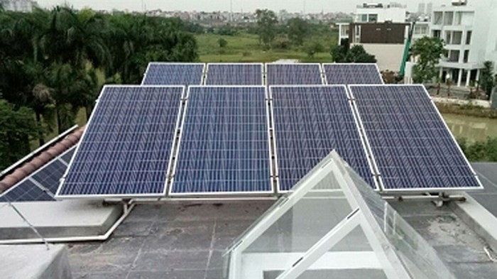 A new rooftop solar power system installed in Hanoi. (Photo: VGP)