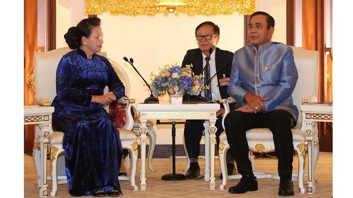 National Assembly Chairwoman Nguyen Thi Kim Ngan (L) and Thai Prime Minister Prayuth Chan-o-cha at their meeting in Bangkok on August 27. (Photo: VNA)