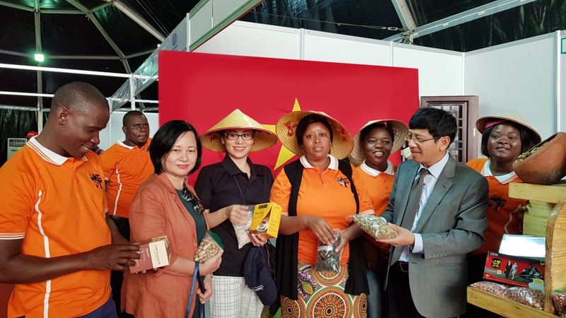 The Vietnamese Embassy and Vietnamese businesses in Mozambique are organising many activities to promote Vietnamese products at international trade fairs in Mozambique.