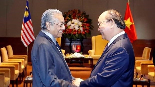 Malaysian Prime Minister Mahathir Mohamad (left) and his Vietnamese counterpart Nguyen Xuan Phuc (Photo: VNA)