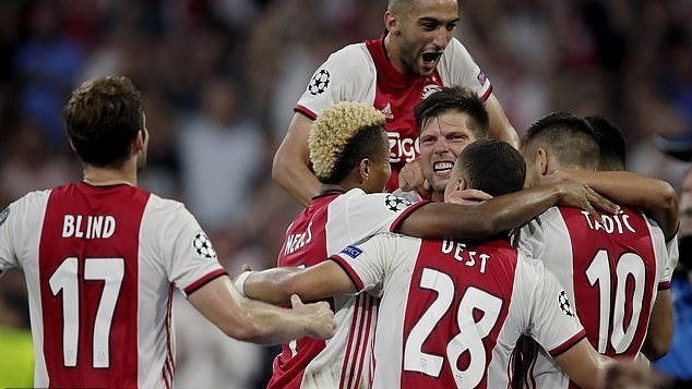Ajax players celebrate their victory. (Photo: Getty)