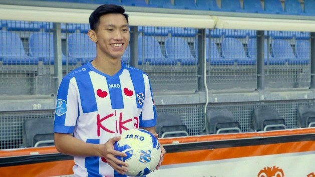 Van Hau officially makes history for Vietnamese football as the first Vietnamese player to play in the Dutch top division Eredivisie. (Photo: SC Heerenveen)
