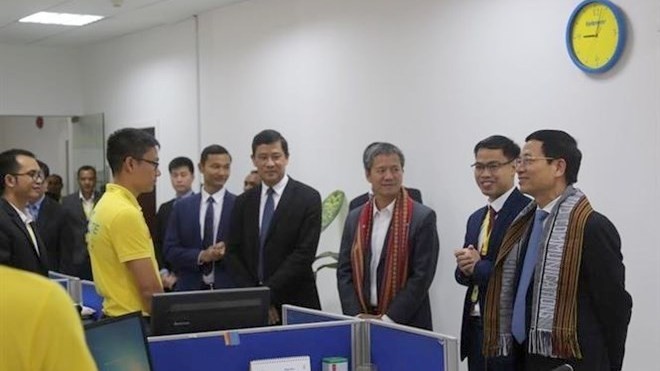 Minister of Information and Communications Nguyen Manh Hung (R) visits headquarters of Viettel Timor during his trip to Timor Leste. (Photo: VNA)