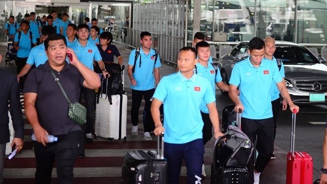 The Vietnamese national football team arrive in Thailand on Sunday afternoon. (Photo: NDO)