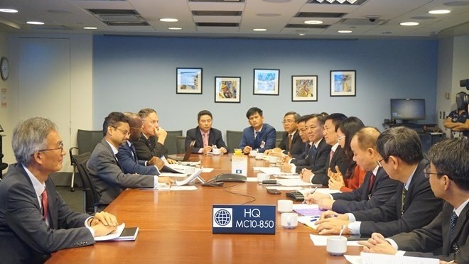 The working session between officials of the State Audit Office of Vietnam and the World Bank (Photo: VNA)