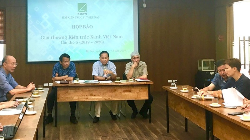 At the press conference on 5th Vietnam Green Architecture Award  (Photo: hanoimoi.com.vn)