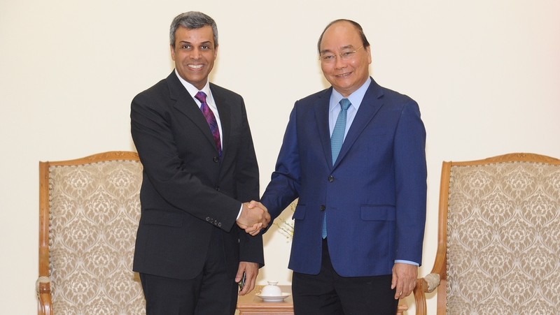 Prime Minister Nguyen Xuan Phuc (R) and Kuwaiti Minister of Oil and Electricity and Water Khaled Ali Al Fadhel (Photo: TRAN HAI/NDO) 