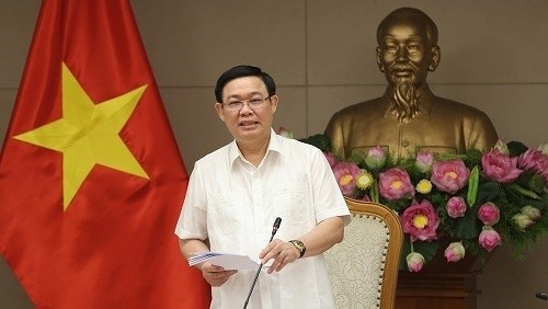 Deputy PM Vuong Dinh Hue at the meeting (Photo: VGP)