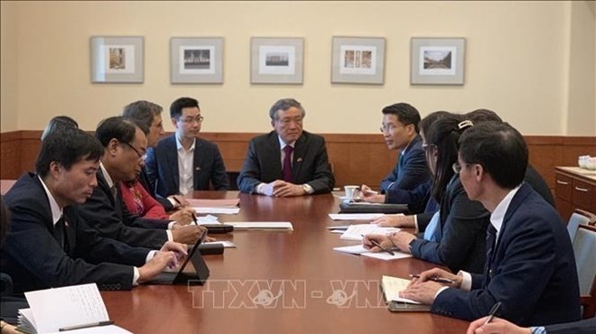 An overview of the working session between the Vietnamese delegation and representatives of the District of Columbia Court of Appeals (Photo: VNA)