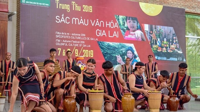 A performance of Gia Rai ethnic people at the opening ceremony of the festival (Photo: baodansinh.vn)
