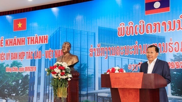 Vice Chairman of the LVCC Khampheui Keokinnali speaks at the ceremony. (Photo: VNA)