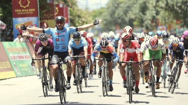 Jordan Parra of Bike Life Dong Nai celebrates after finishing first in the final stage of VTV International Cycling Tournament on September 8. (Photo: VTV)