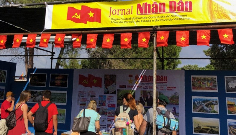 Nhan Dan Newspaper's booth at the 42nd Avante Festival.