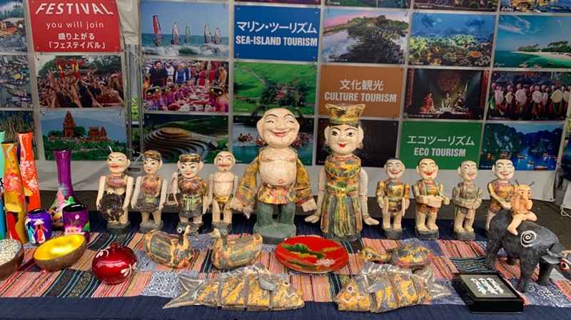 A pavilion showcasing Vietnamese handicraft products at the festival (Photo: VOV)