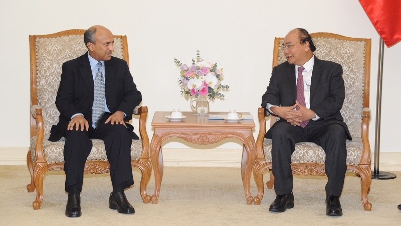 Prime Minister Nguyen Xuan Phuc and Ambassador of Saudi Arabia to Vietnam Saud F.M Al Suwelim (Photo: Tran Hai)