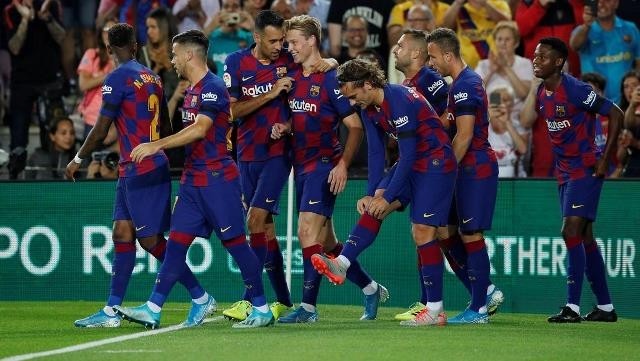 Soccer Football - La Liga Santander - FC Barcelona v Valencia - Camp Nou, Barcelona, Spain - September 14, 2019 Barcelona's Frenkie de Jong celebrates scoring their second goal with Sergio Busquets and team mates. (Photo: Reuters)