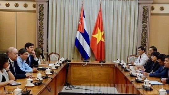 At the meeting between Nguyen Thanh Phong, Chairman of the People’s Committee of Ho Chi Minh City, and visiting Cuban Minister of Foreign Trade and Investment Rodrigo Malmierca Diaz (Photo: hcmcpv.org.vn)