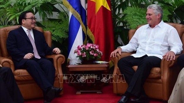 Politburo member and Secretary of the Hanoi municipal Party Committee, Hoang Trung Hai (L), and Miguel Díaz-Canel Bermúdez, President of the Council of State and Council of Ministers of Cuba (Photo: VNA)